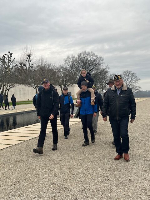 gebroederlijk de krans leggen